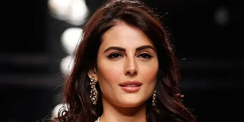 Iranian Bollywood actress Mandana Karimi