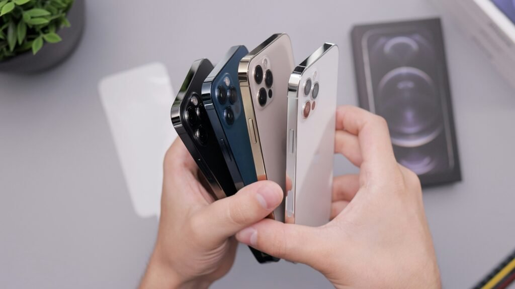 Smuggling of mobile phones in Karachi