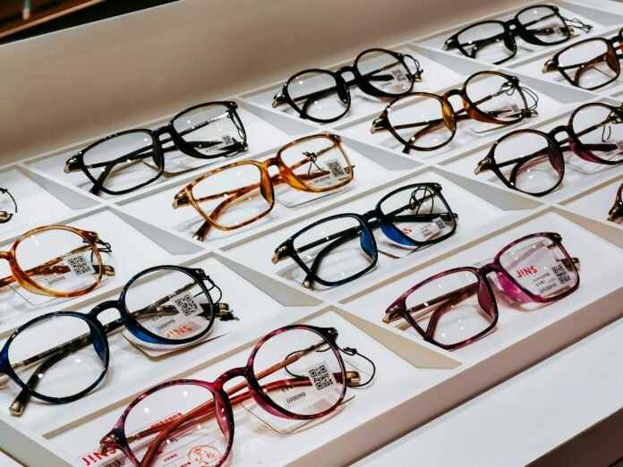 Use Vision Benefits at Eyeglass World Use Vision Benefits at Eyeglass World